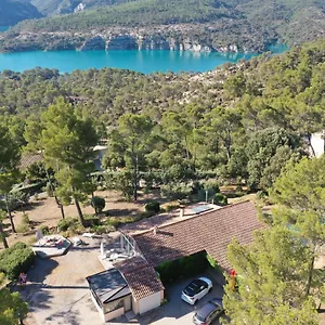https://la-pinede-du-lac.fr-provencehotel.com